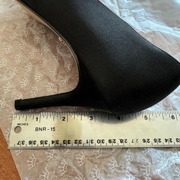 NWOB Nina Black satin peep toe bow heels - Picture 6 of 8